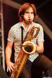 Joe González, saxofonista de Atom Rhumba (Azkena Rock Festival, Vitoria-Gasteiz, 2011)