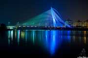 Seri Wawasan Bridge (PJS International Sdn. Bhd., 2003). Puente iluminado con colores (28/09/2014)