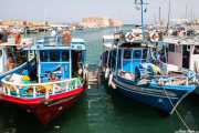 Barcos en el puerto de Heralión con la Fortaleza veneciana de Koules al fondo (10/09/2015)