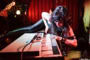 Nicole Laurenne, cantante y organista de The Love Me Nots (Satélite T, Bilbao, 2016)