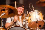 Dennis Holm, baterista de Jared James Nichols (Azkena Rock Festival, Vitoria-Gasteiz, 2016)