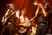 David Pisabarro "413" -voz y banjo-, Jokin Madinabeitia -guitarra-, Daniel Olano -batería y percusión- y Jon Ander Burgos -trompeta- de Ghost Number & His Tipsy Gypsies (Kafe Antzokia, Bilbao, 2016)