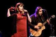 Inés Goñi -voz- y Aitor "The Malamute" Zorriketa -guitarra- de Mississippi Queen (Sala BBK, Bilbao, 2018)