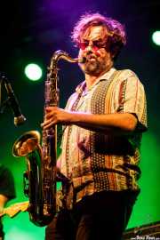 Josu Urkidi,saxofonista de Los Paniks (Santana 27, Bilbao, 2022)