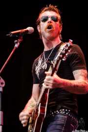 Jesse Hughes, cantante y guitarrista de The Eagles of Death Metal, Azkena Rock Festival, Vitoria-Gasteiz. 2006
