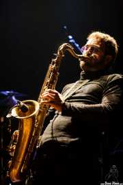 Mikel Piris, cantante, saxofonista, flautista y samplers de Mamba Beat, Bilborock, Bilbao. 2008