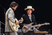 Bob Dylan, cantante, guitarrista y armonicista y Charlie Sexton, guitarrista (26/06/2010)