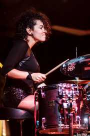 Mariana Pérez Abendaño, baterista de Sonic Trash, Teatro Campos, Bilbao. 2012