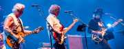 Frank "Poncho" Sampedro -guitarrista-, Billy Talbot -bajista-, Neil Young -guitarrista y cantante- de Neil Young & Crazy Horse, Stade Aguiléra. 2013