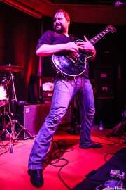 Aaron Moreland -guitarrista-, de Moreland & Arbuckle, Kafe Antzokia, Bilbao. 2014