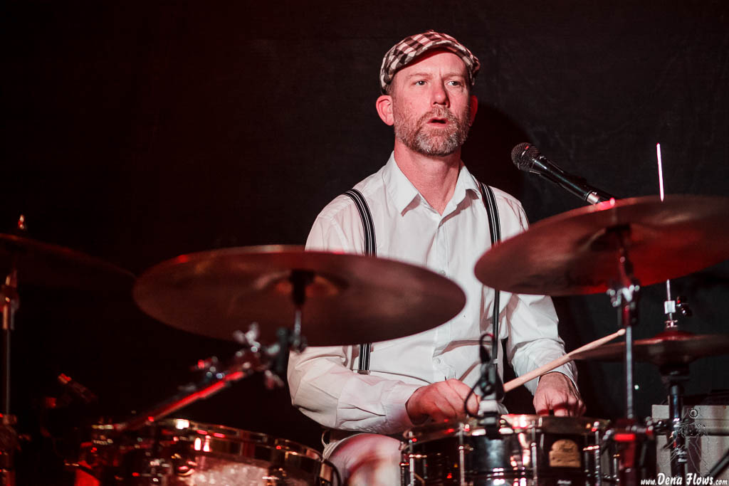 Stephen Pitkin, baterista de Elliott Brood, Sala Azkena. 2014