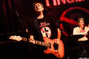 Ian McCallum -guitarrista- y Steve Grantley -baterista- de Stiff Little Fingers, Kafe Antzokia. 2014