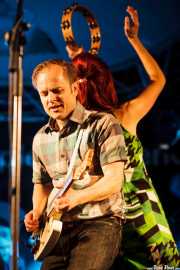 Joe Emery -guitarrista y cantante- y Jeanine Attaway -teclista- de The Ugly Beats, Purple Weekend Festival. 2014