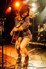 Esther Valverde, cantante, guitarrista y violinista de Bye Bye Lullaby, CAEM - Sala B. 2014