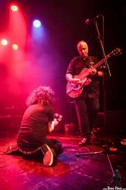 Michael Kastelic -voz- y Gregg Kostelich -guitarra- de The Cynics, CC Larratxo KE, Donostia / San Sebastián. 2015