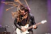 Dann Hoyos, guitarrista de The Flying Scarecrow (Azkena Rock Festival, Vitoria-Gasteiz, 2016)