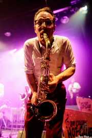 Doc Puky, saxofonista de Ray Collins' Hot Club (Kafe Antzokia, Bilbao, 2017)
