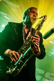 Rob Lind, saxofonista, cantante y armonicista de The Sonics (Sala Stage Live (Back&Stage), Bilbao, 2018)