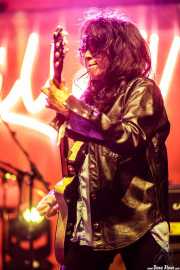 Mary Ramirez, guitarrista de The Detroit Cobras (FuzzVille - Magic Robin Hood Resort, Alfaz del Pi, 2018)