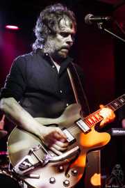 Asier Redondo, cantante y guitarrista de Pomeray (Sala Rocket, Bilbao, 2024)