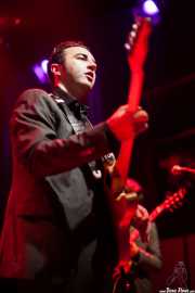 Néstor Pardo, cantante y guitarrista de The Allnight Workers, Kafe Antzokia. 2013